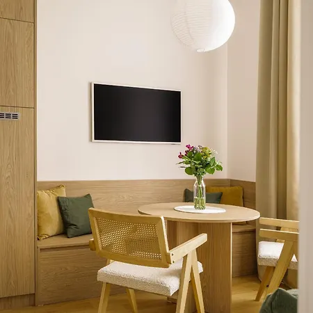 Korunni Modern In A Beautiful Historic Building 公寓 *