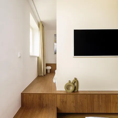 Korunni Modern In A Beautiful Historic Building
