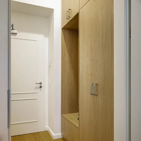 Korunni Modern In A Beautiful Historic Building 公寓