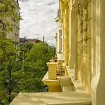 Апартаменты Modern Design With Fast Wi-fi