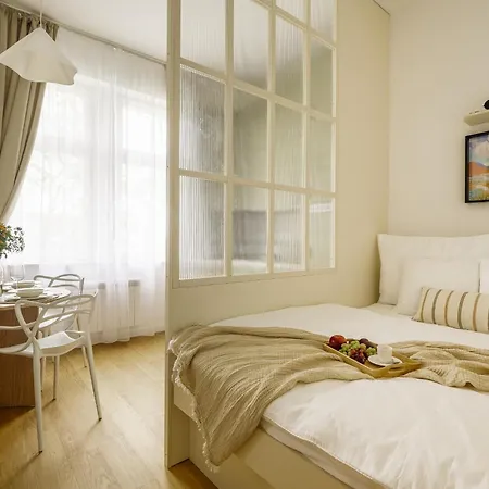 Korunni Modern In A Beautiful Historic Building דירה *